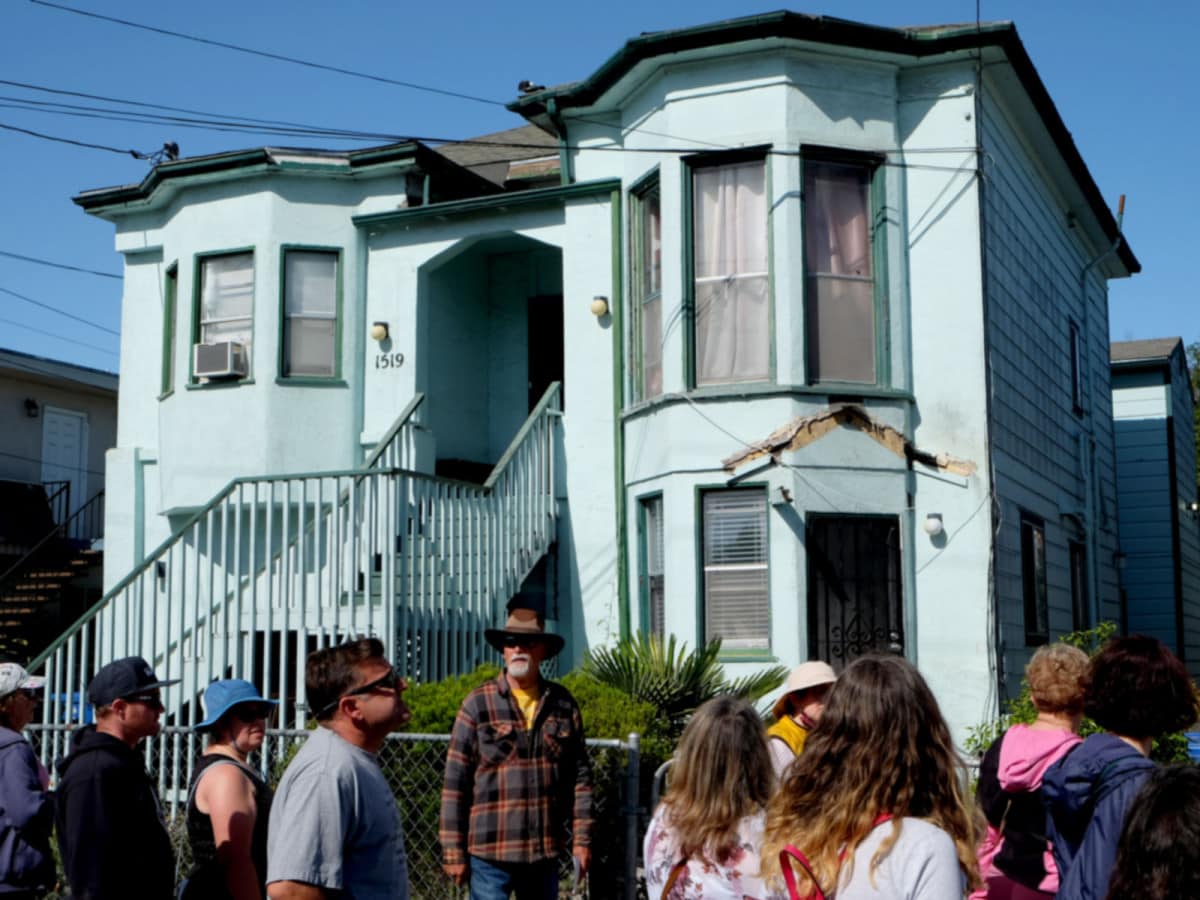 Alameda Post - Stucco covered Victorian-era duplex