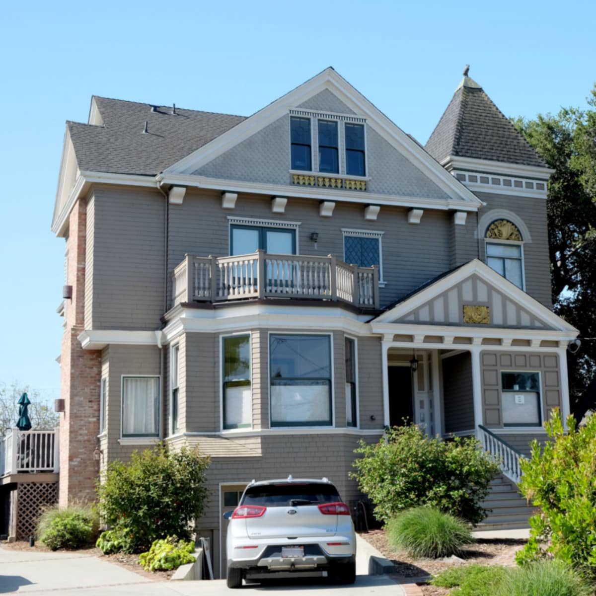 Alameda Post - Victorian-era house from April 30, 2022 walking tour