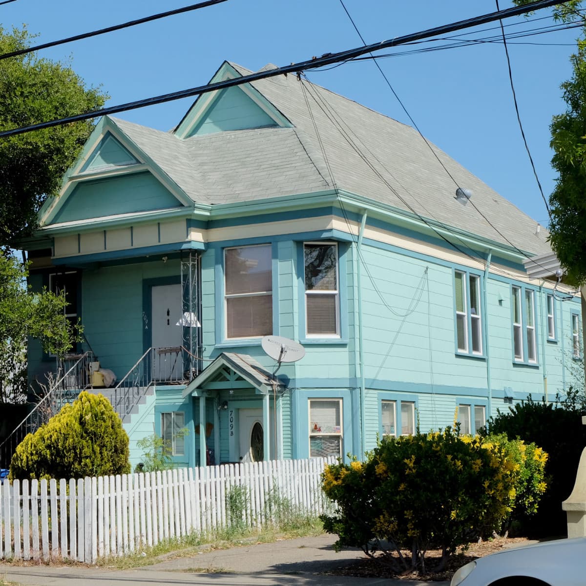 Alameda Post - Queen Anne house with details removed