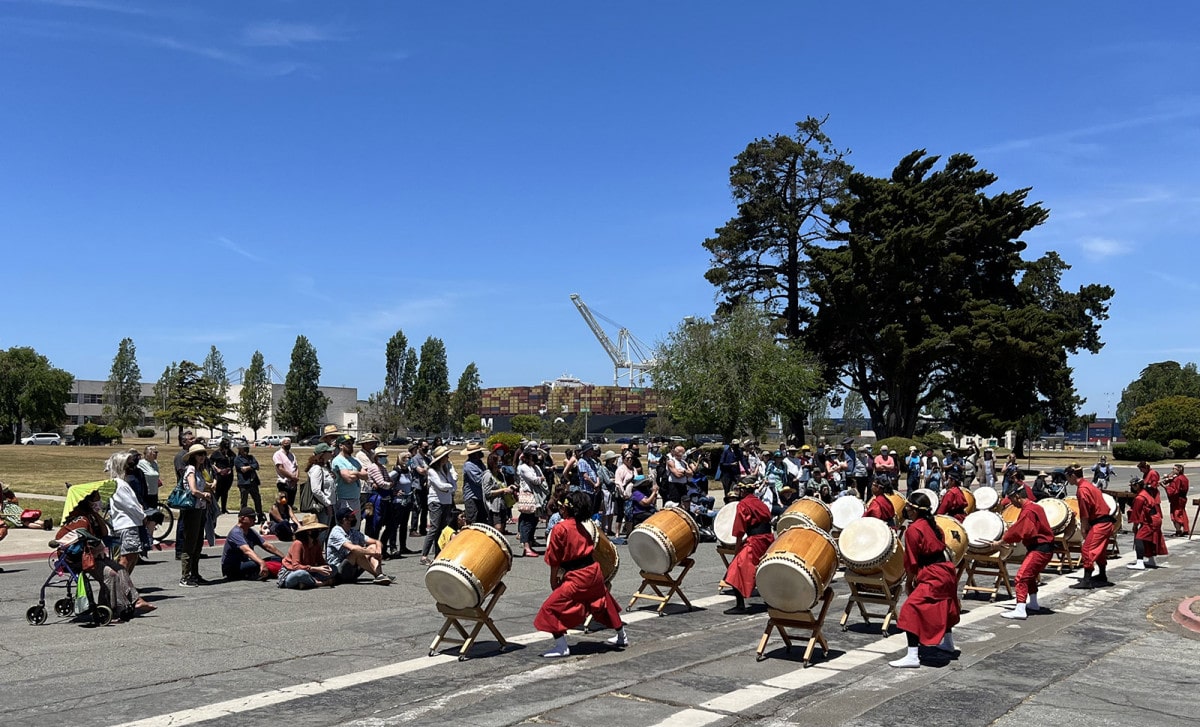 Alameda Post - Taiko drummers perform at Island City Waterways: Uprooted