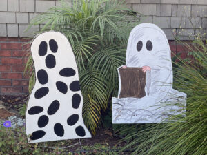 Alameda Post – Bear's-Eye View for October 30, 2022 – Charlie Brown ghosts