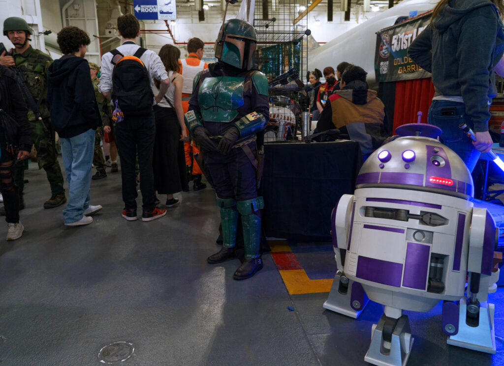 Femme Déguisée En Mandalorian À Carriercon.