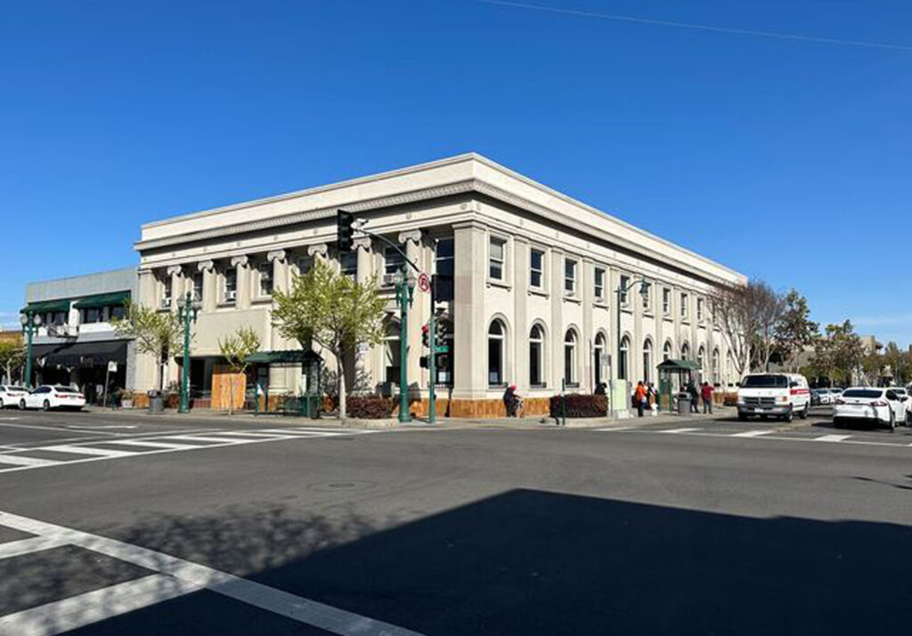 Alameda Post - modern photo of the NE corner of Park and Santa Clara, a stately building