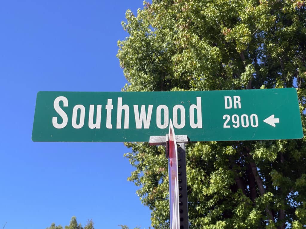 Alameda Post - Bear's-Eye View of Alameda for August 13, 2023 – Southwood Drive sign