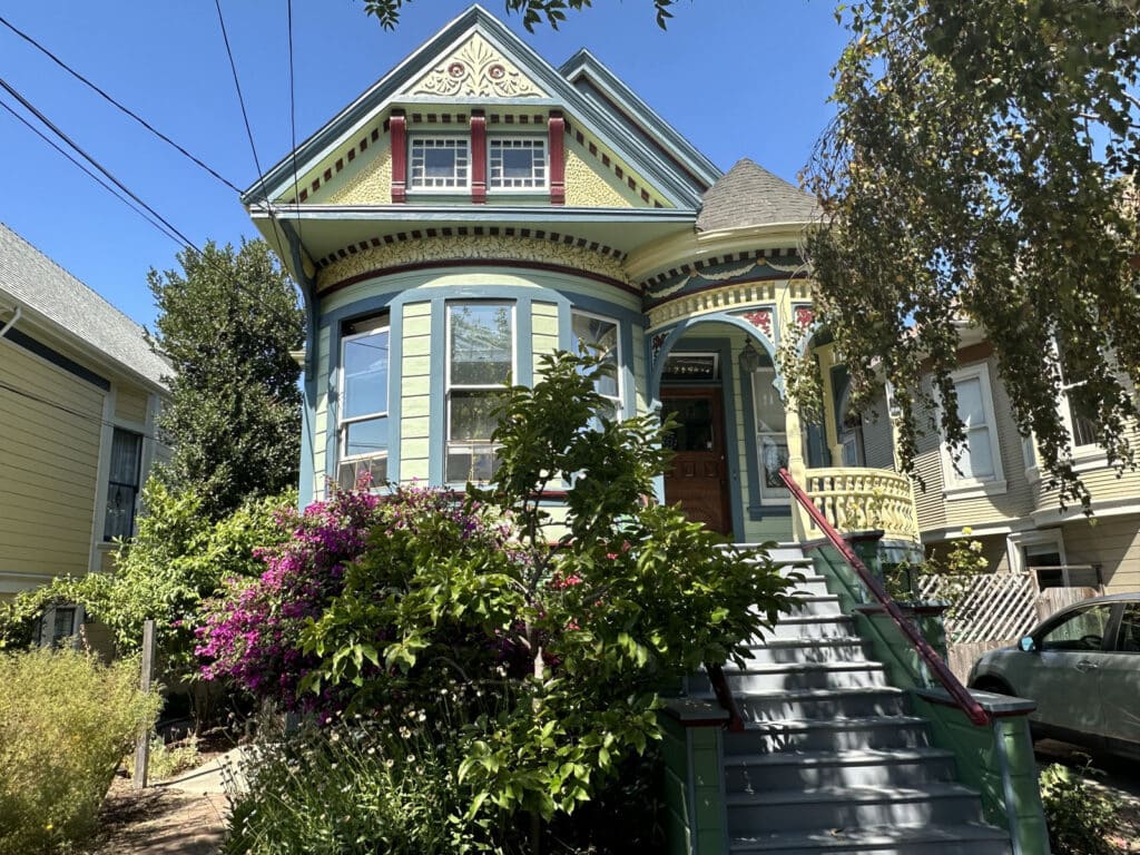 Alameda Post - a Queen Anne style home