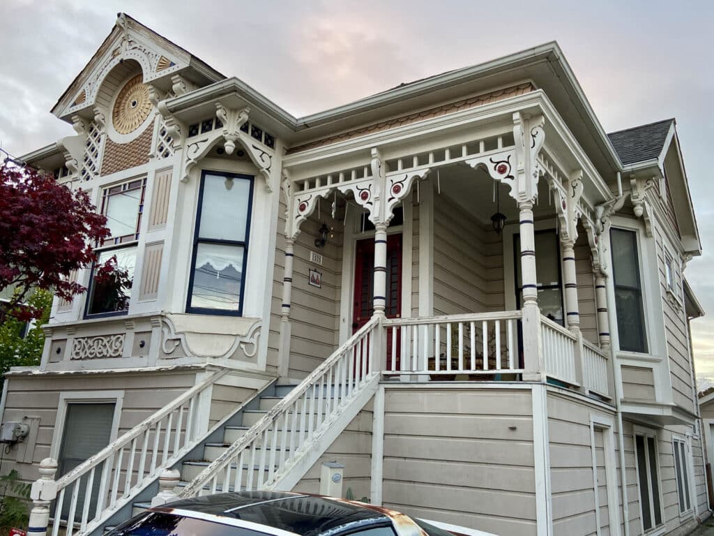 Alameda Post - the white house at 1525 Minturn Street