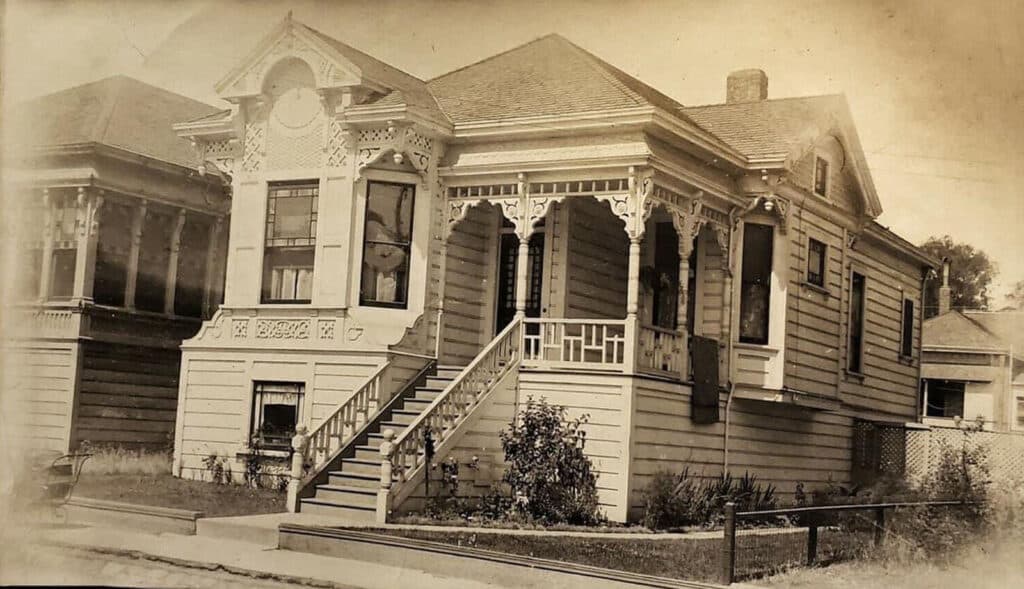 Alameda Post - a sepia photo of 1525 Minturn Street