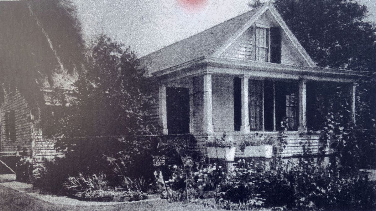 Alameda Post - a black and white photo of the cottage at 1620 Fourth Street