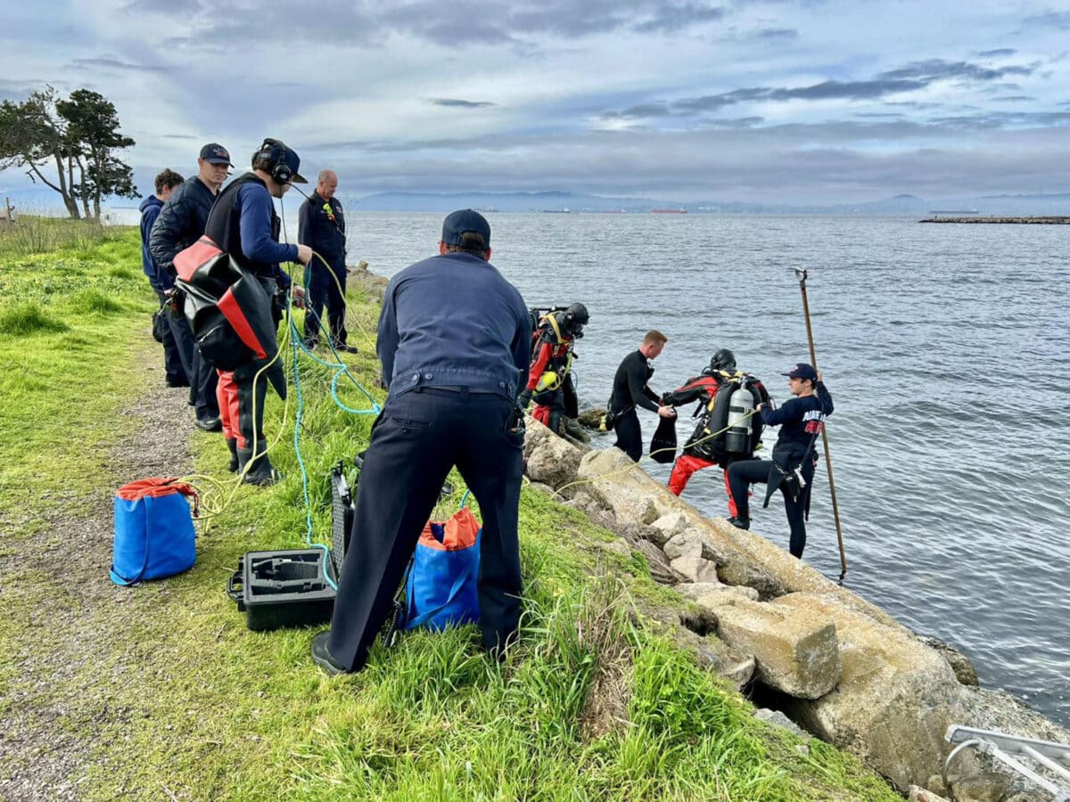 Alameda Post - AFD by the water's edge conducting a water rescue drill