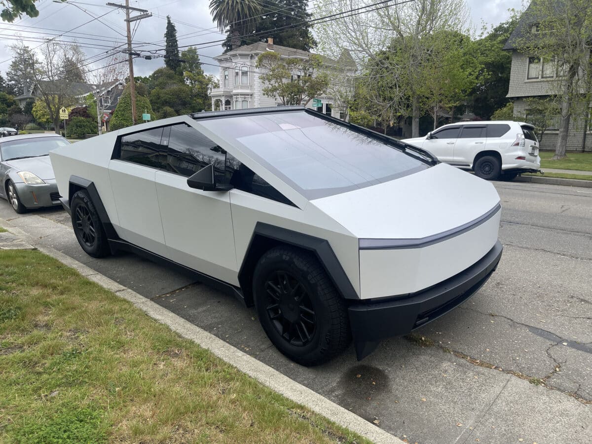 Alameda Post - a cybertruck 
