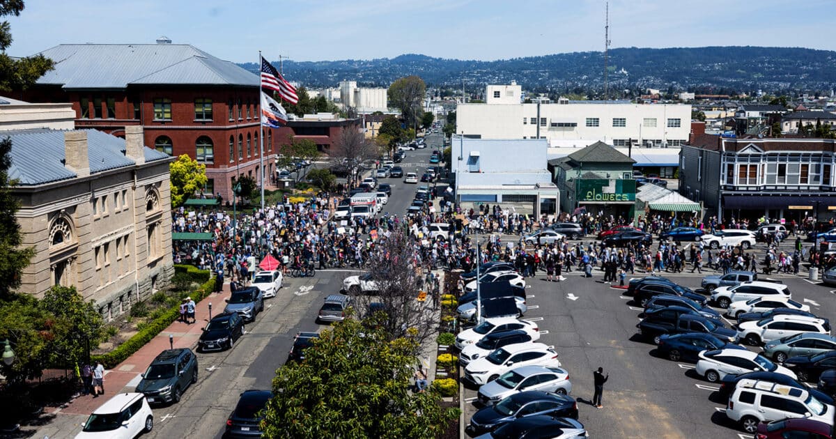 Protesters begin marching down Santa Clara Avenue to Park Street at the April 5, 2025 Hands Off Rally in Alameda, CA. Photo Stephanie Penn.