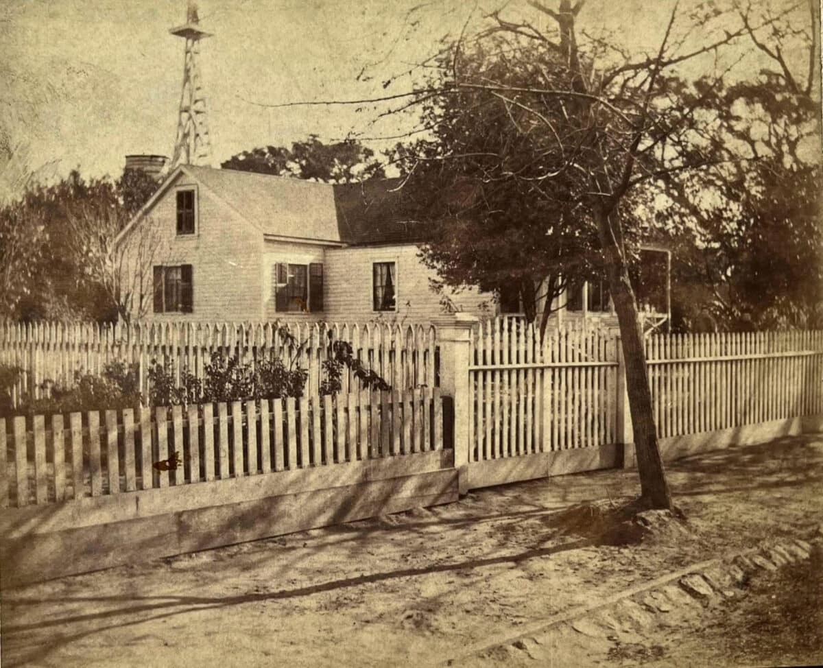 Alameda Post - a black and white photo of 1620 Fourth Street