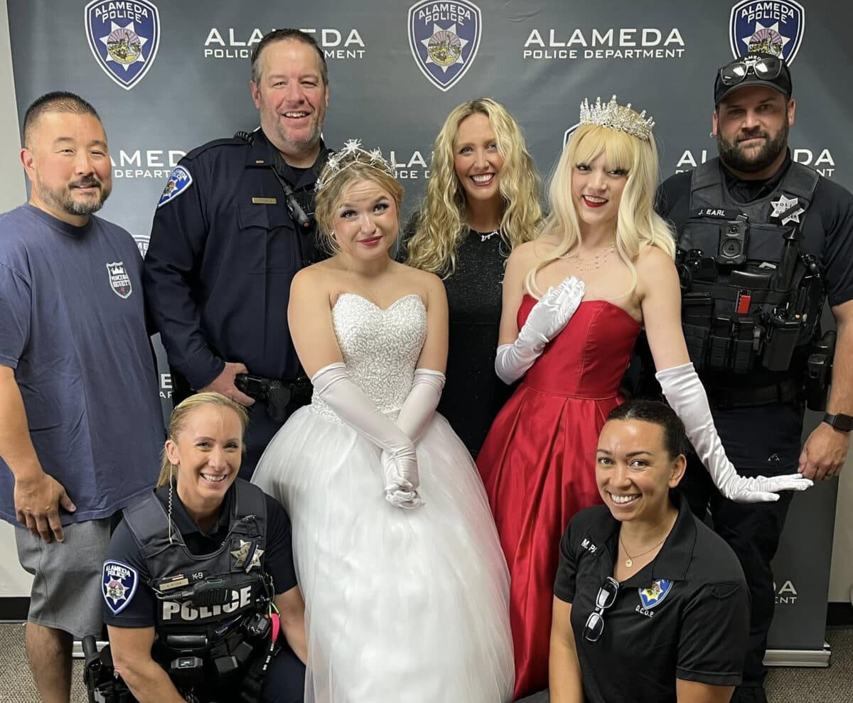 Alameda Post - APD personel pose with those dressed up princesses