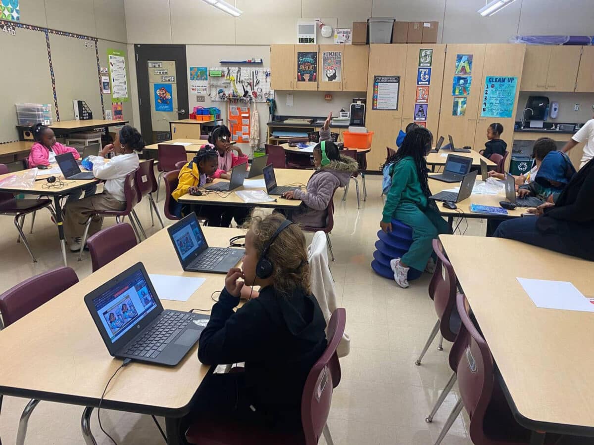 Alameda Post 0 a classroom of AUSD students