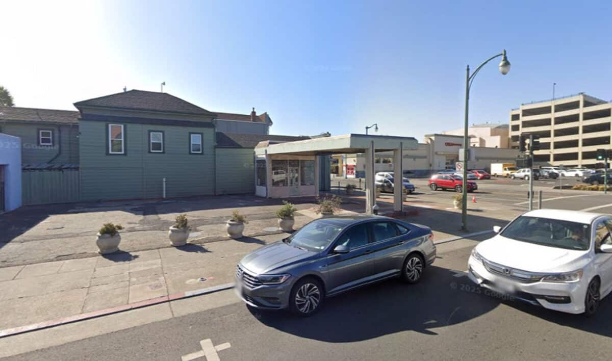 Alameda Post - an abandoned gas station by Park Street