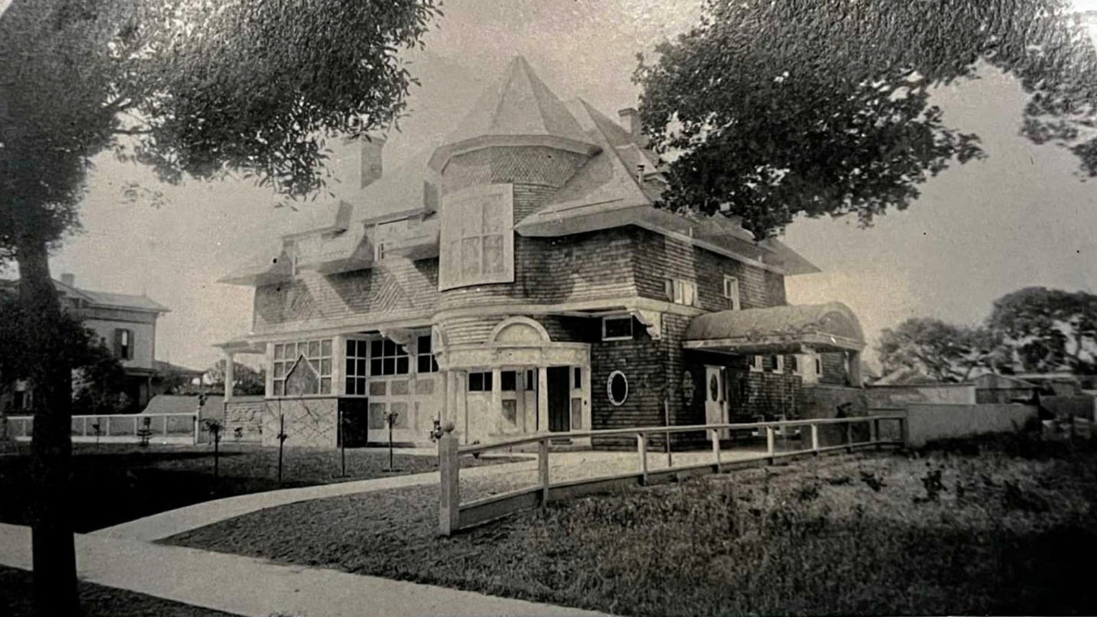邦楽 HOUSESIDE MIND WAR Today's Alameda Treasure – 1724 Santa Clara Avenue, The Greenleaf