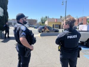 Alameda Post - Two police officers converse.