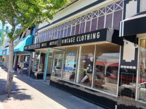 Alameda Post - A photo of the new Rocket Reuse Storefront with a Coming Soon sign.