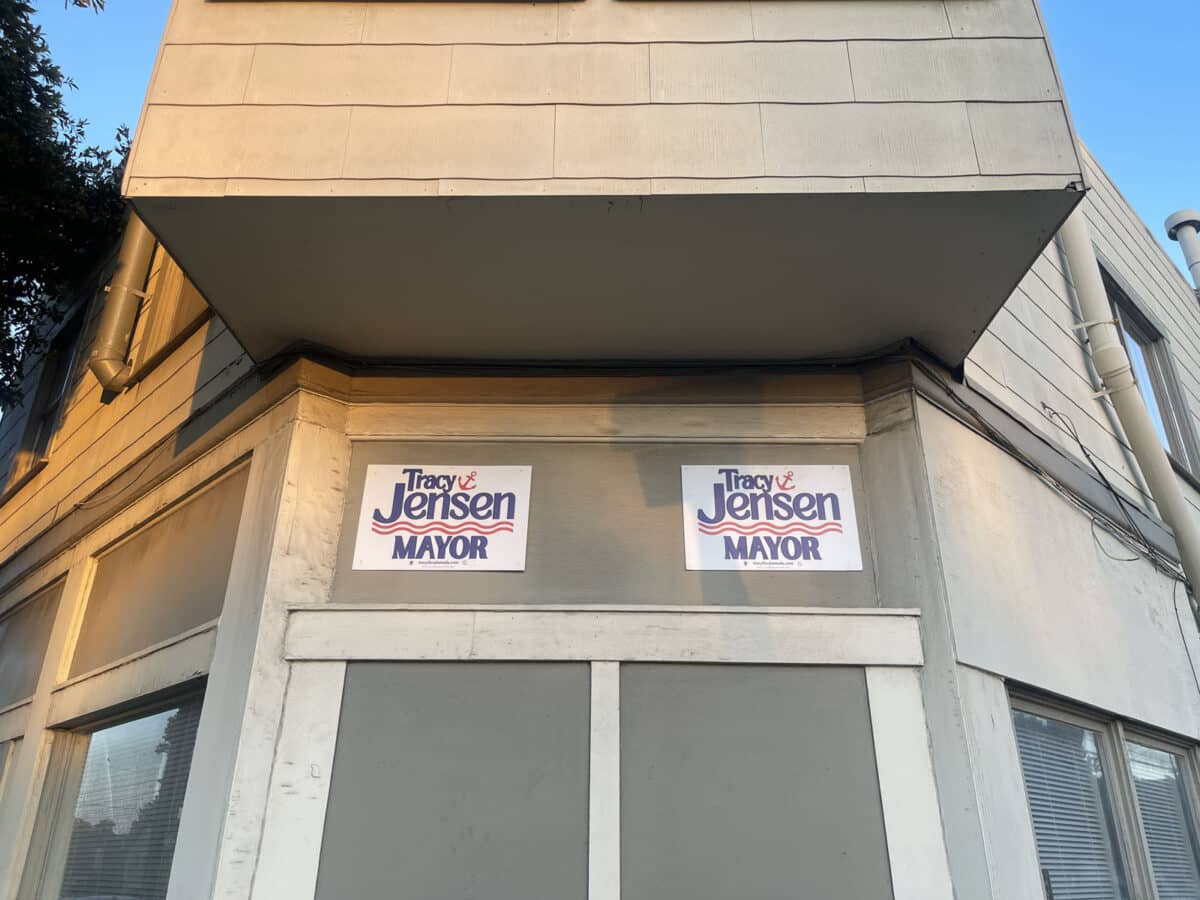Alameda Post - An empty storefront with Tracy Jensen mayor signs. 