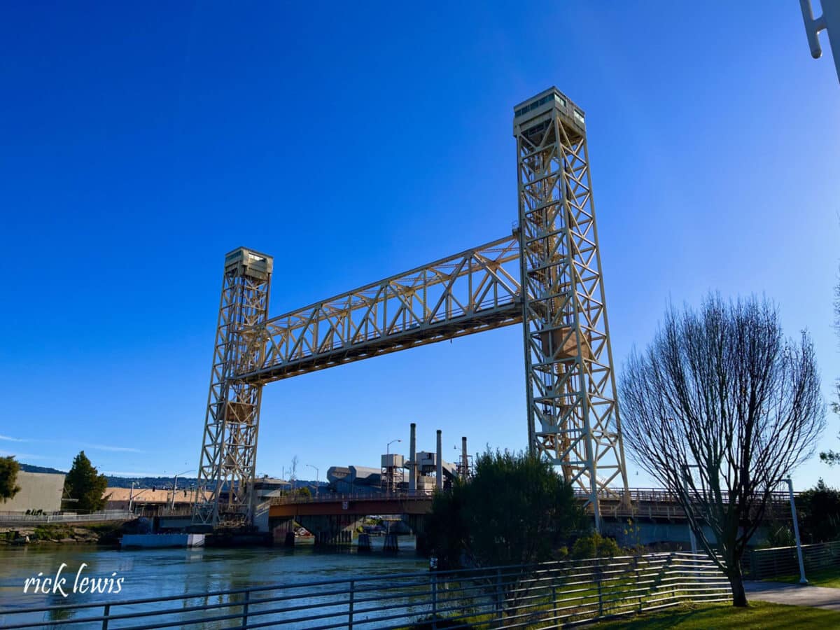Alameda Post - The Fruitvale bridge. 