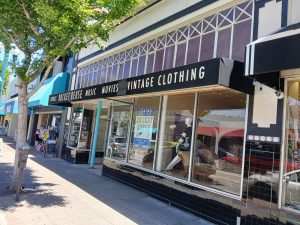 Alameda Post - A photo of the new Rocket Reuse Storefront with a Coming Soon sign.
