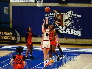 Alameda Post - Hannah Langhi of the Alameda Wolves shoots for the basket. WPBA photo.